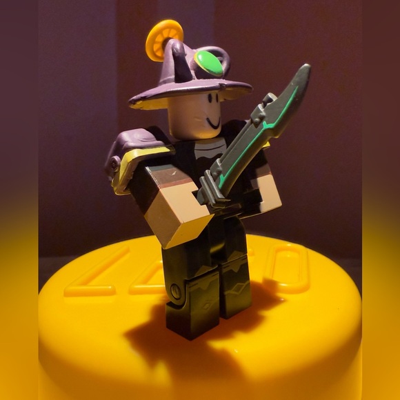 Roblox Dungeon Quest Industrial Mage Armor Figure - Picture 5 of 12